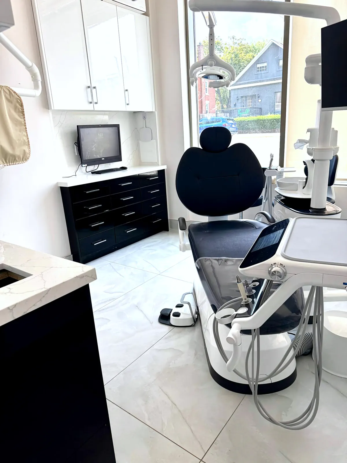 Dental operatory overlooking Woodbridge Avenue with a comfortable patient chair